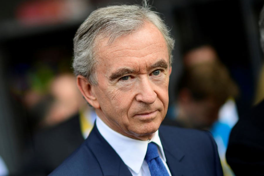 দু’বার বিয়ে করেছেন বার্নার্ড। প্রথম বিয়ে বেশি দিন স্থায়ী হয়নি। তবে দ্বিতীয় স্ত্রীর সঙ্গে এখনও রয়েছেন তিনি। দুই পক্ষের পাঁচ সন্তানের বাবা বার্নার্ড। ছেলেমেয়েরাও যোগ দিয়েছেন তাঁরই সংস্থায়।