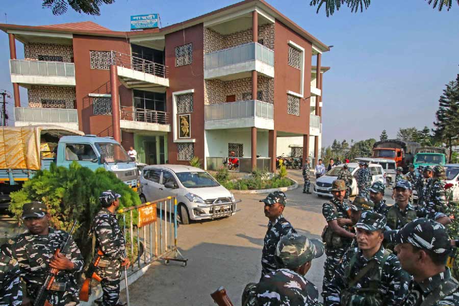 মনে রাখতে হবে, লালনের দেহ যেখান থেকে উদ্ধার হয়েছে, সেটি সিবিআইয়ের অফিস নয়। ‘অস্থায়ী শিবির’। 
