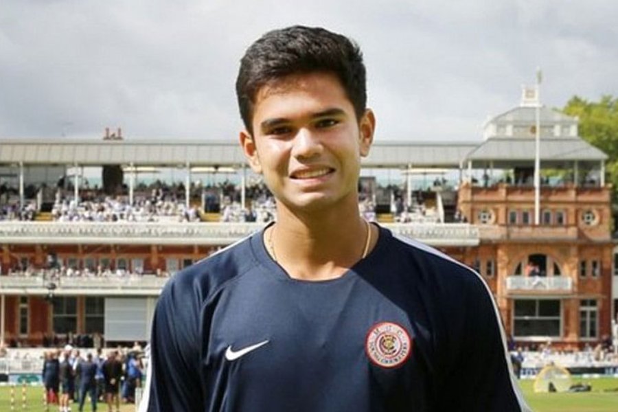 অভিষেক ম্যাচেই শতরান অর্জুনের, স্পর্শ করলেন বাবা সচিনের নজির