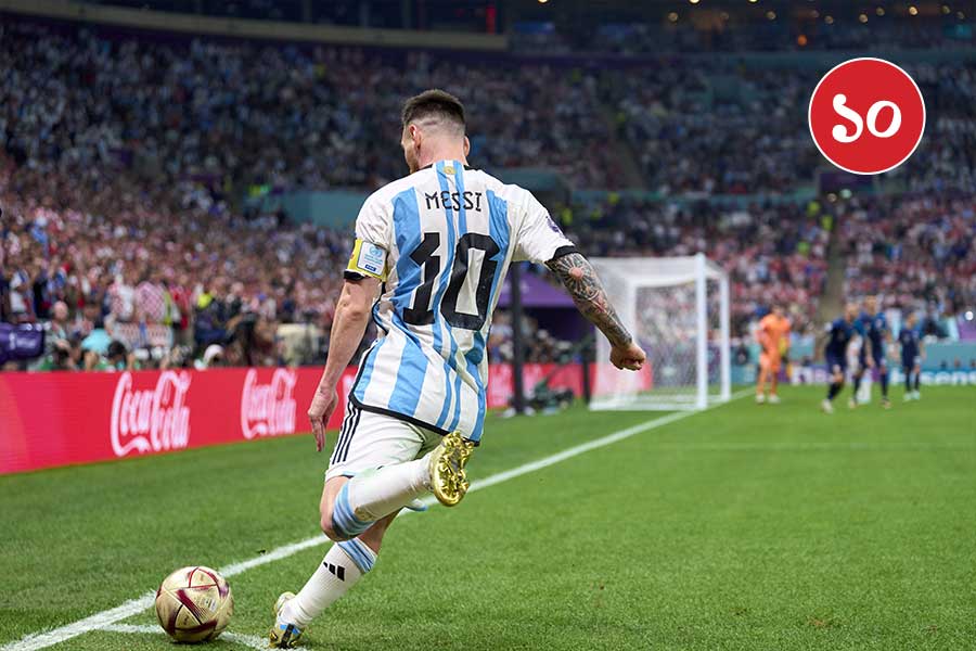 দ্বিতীয়ার্ধে এক কর্নার পেয়েছিল আর্জেন্টিনা। ১০ নম্বরে সেই কর্নারের কথা না বললেই নয়। নীল-সাদা জার্সির কর্নার বরাবরের মতো এ বারও নিয়েছিলেন মেসি। বক্সের মধ্যে গোলপোস্টের একেবারে কাছে পৌঁছে গিয়েছিল সেই বল। কোনও রকমে বলটি বাইরে পাঠিয়ে দেন ক্রোয়েশীয় গোলরক্ষক। এ ভাবেই নিশ্চিত গোলের আরও এক মোক্ষম সুযোগ তৈরি করেছিলেন মেসি।