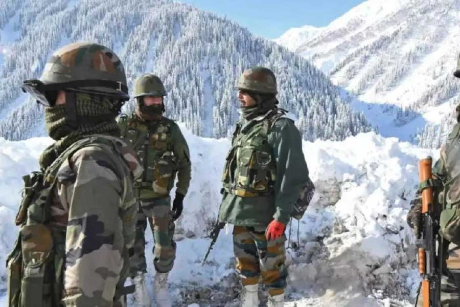 ভারত এবং চিনের মধ্যে এলএসি নিয়ে চলে আসা সংঘর্ষ যত দ্রুত শেষ হয় ততই ভাল। অনেকের মতে, দুই দেশের মধ্যে যুদ্ধ লাগলে তা যে কোনও মুহূর্তে তৃতীয় বিশ্বযুদ্ধের আকার নিয়ে নিতে পারে। তবে ভারত-চিন সম্পর্কে প্রকৃত নিয়ন্ত্রণরেখা ক্রমশ জটিলতা বাড়িয়েই চলেছে। তাওয়াং হামলার ফলে  ভারতের সঙ্গে চিনের সংঘাতের বিষয়টি আবার স্পষ্ট হল।