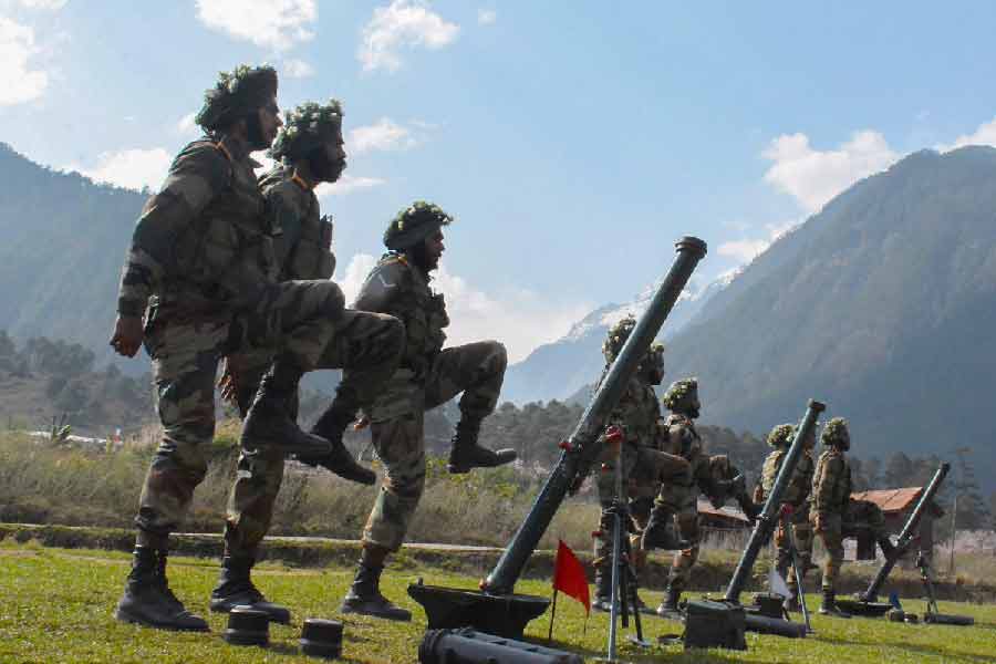 ১৯৯৩ সালে দুই দেশের শান্তি বজায় রাখার জন্য প্রকৃত নিয়ন্ত্রণরেখাকে আইনি স্বীকৃতি দেওয়া হয়। তবে দুই দেশের তরফে এই সমস্যার সমাধান এখনও করা হয়নি। ভারতের কয়েক জন বিশারদের মতে, চিন এলএসি নিয়ে কোনও দিনও ভারতের সঙ্গে সমঝোতায় আসবে না। চিন বরাবর একতান্ত্রিক ক্ষমতায় বিশ্বাসী। এলএসি নিয়ে সমঝোতায় এলে চিন বিশ্বে নিজের একচেটিয়া আধিপত্য বজায় রাখতে পারবে না বলে মনে করেন বিশারদরা।