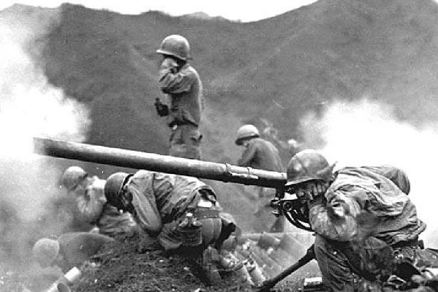 লং জু এলাকাতেও আগে ভারতের একটি সীমান্ত চৌকি ছিল। কিন্তু ১৯৬২ সালে যুদ্ধের পর তা চিনের দখলে চলে আসে। চিন এই এলাকা থেকে ১০ কিলোমিটার দূরে একটি চৌকি তৈরি করে। এ ছাড়াও চিনের দাবি, তাওয়াং এলাকাও তাদের দখলে রয়েছে।