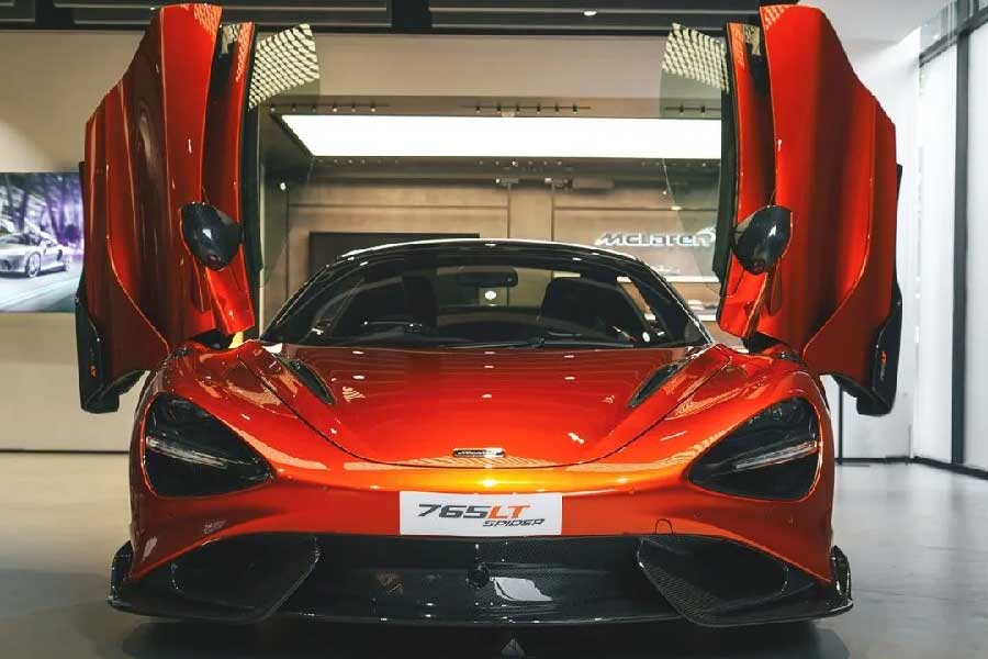 নাসির খান নামে হায়দরাবাদের এক ব্যবসায়ী এই গাড়িটি কিনেছেন। নাসির ভারতের প্রথম নাগরিক যাঁর কাছে ম্যাকলারেনের এই সুপারকারটি রয়েছে। ভারতের প্রথম সারির ধনকুবেরদের কাছেও এই গাড়িটি নেই।