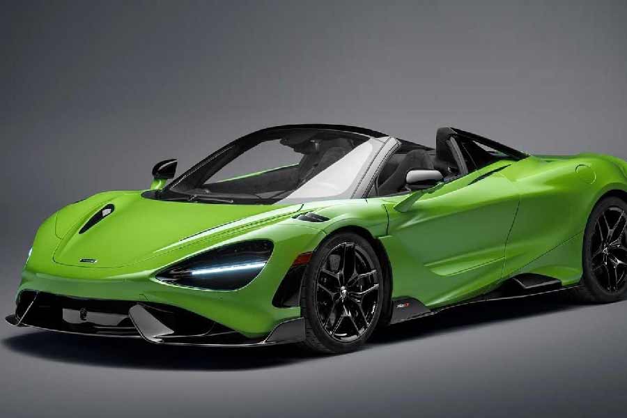 নাসিরের শখ হল ভারতের বহুমূল্য গাড়ি নিজের সংগ্রহে রাখা। রোলস রয়েস কুলিনান ব্ল্যাক ব্যাজ, ফেরারি ৮১২ সুপারফাস্ট, মার্সিডিজ বেঞ্জ জি৩৫০ডি, ল্যাম্বরগিনির এমন বেশ কয়েকটি নামকরা মডেলের গাড়ি সারি দিয়ে দাঁড়িয়ে রয়েছে নিসারের গ্যারাজে। 