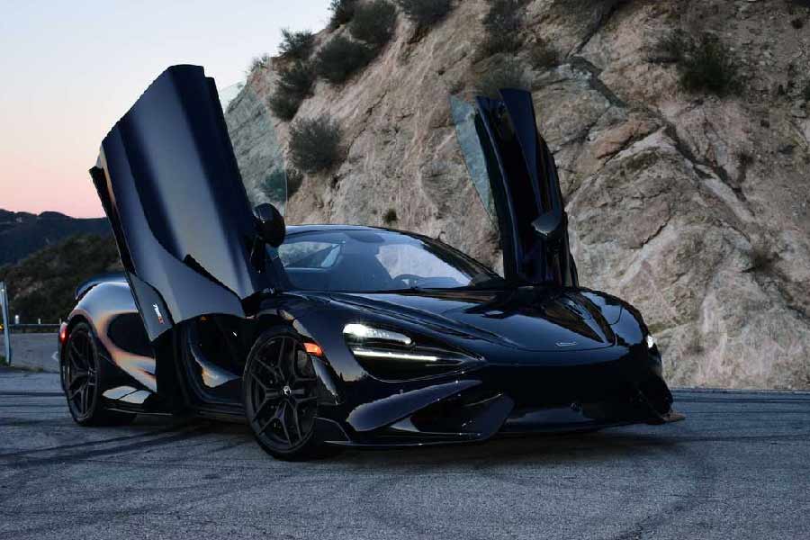 ২০২১ সালে প্রথম গাড়ির বাজারে আসে এই মডেলটি। কয়েক মাসের মধ্যেই এই গাড়িটি কিনে ফেললেন নিজামের শহরের বাসিন্দা। পোস্টের তলায় তিনি লিখে জানিয়েছেন, এমন সুন্দর গাড়ি ডেলিভারি করার জন্য সুন্দর জায়গা বেছে নেওয়া হয়েছে।