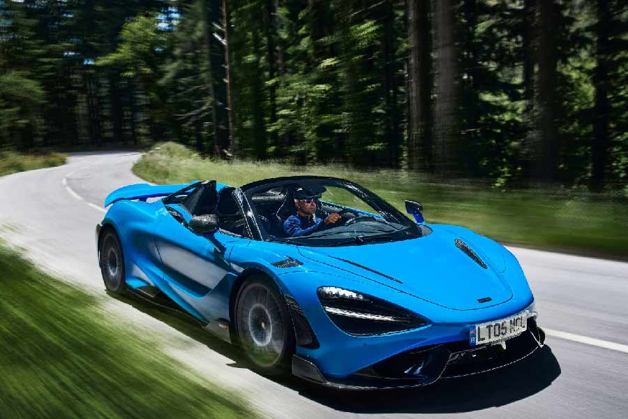 ব্রিটেনের ম্যাকলারেন সংস্থার তরফে এই মডেলটি তৈরি করা হয়। ফর্মুলা ওয়ান রেসের সৌজন্যে অনেকেই হয়তো এই গাড়ি সংস্থার নাম জানেন। ফর্মুলা ওয়ান রেসে যে সংস্থার গাড়ি নিয়ে নামেন ড্যানিয়েল রিকিয়ার্ডো।