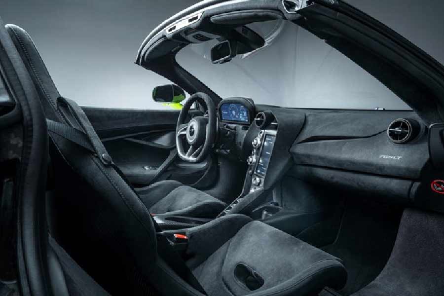 ব্রিটেনে এই গাড়িটির সর্বনিম্ন মূল্য ৩,৭২,৫০০ পাউন্ড (ভারতীয় মুদ্রায় আনুমানিক ৪ কোটি টাকা)। গাড়িটির সর্বোচ্চ মূল্য ৪,২১,৯৪০ পাউন্ড (ভারতীয় মুদ্রায় আনুমানিক ৫ কোটি টাকা)।