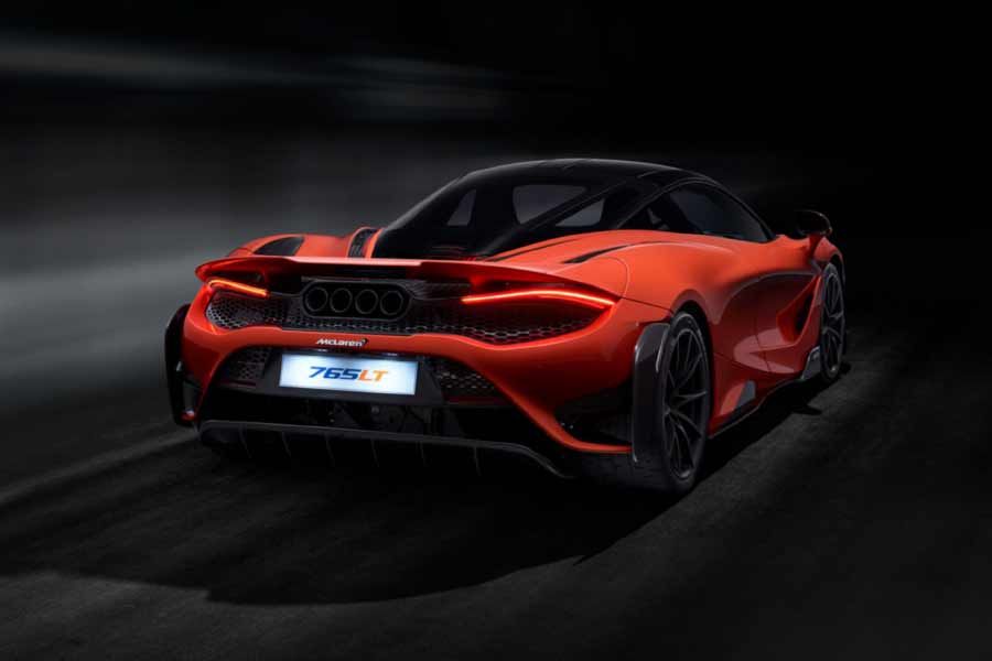 গাড়িটির সর্বোচ্চ গতিবেগ প্রতি ঘণ্টায় ৩৩০ কিলোমিটার। ১০ সেকেন্ড বা তার সামান্য বেশি সময়ে যে গতিতে দৌড়াতে পারে এই গাড়ি। গাড়িটি ০ থেকে ১০০ কিলোমিটার পর্যন্ত গতিতে উঠতে ২.৮ সেকেন্ড সময় নেয়। ০ থেকে ২০০ কিলোমিটার পর্যন্ত গতিতে উঠতে ৭.২ সেকেন্ড সময় নেয় ম্যাকলারেন ৭৬৫ এলটি স্পাইডার মডেলের এই গাড়ি।