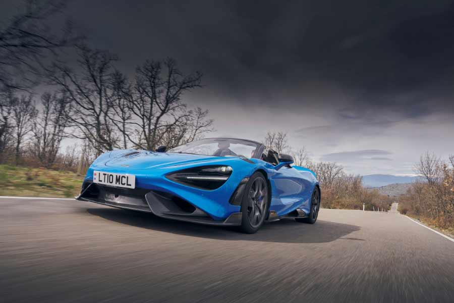 ভারতের বাজারে ম্যাকলারেন ১ বছর আগে পা ফেলে। ম্যাকলরেন ৭২০ এস স্পাইডার মডেলটি পশ্চিমবঙ্গের বাসিন্দা পারভিন আগরওয়াল নামে এক ব্যবসায়ী কিনেছিলেন। 