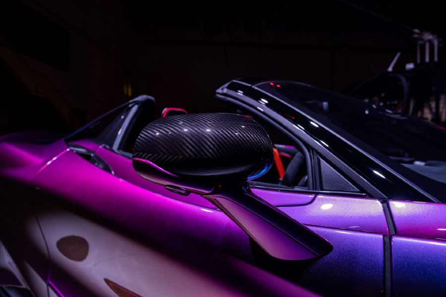 ২০২১ সালের পর ম্যাকলারেন ৭৬৫ এলটি স্পাইডার মডেলের প্রথম ভারতীয় ক্রেতা হিসাবে নাম লেখালেন হায়দরাবাদের ব্যবসায়ী নাসির খান। নাসিরের আসল নাম মহম্মদ নাসিরুদ্দিন।