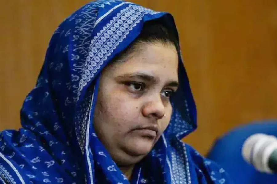 নরোত্তমের দাবি, ভারতের ‘সনাতন সংস্কৃতি’কে অবমাননা করছে ‘পাঠান’। তাই এই সিনেমা ভারতে কিছুতেই চলতে দেওয়া যাবে না বলে তিনি জানিয়েছেন। এর আগেও অনেক দাবি নিয়ে সরব হতে দেখা দিয়েছে নরোত্তমকে। বলিপাড়ার পরিচিত মুখেরাও বার বার তাঁর ‘নেকনজরে’ পড়েছেন।