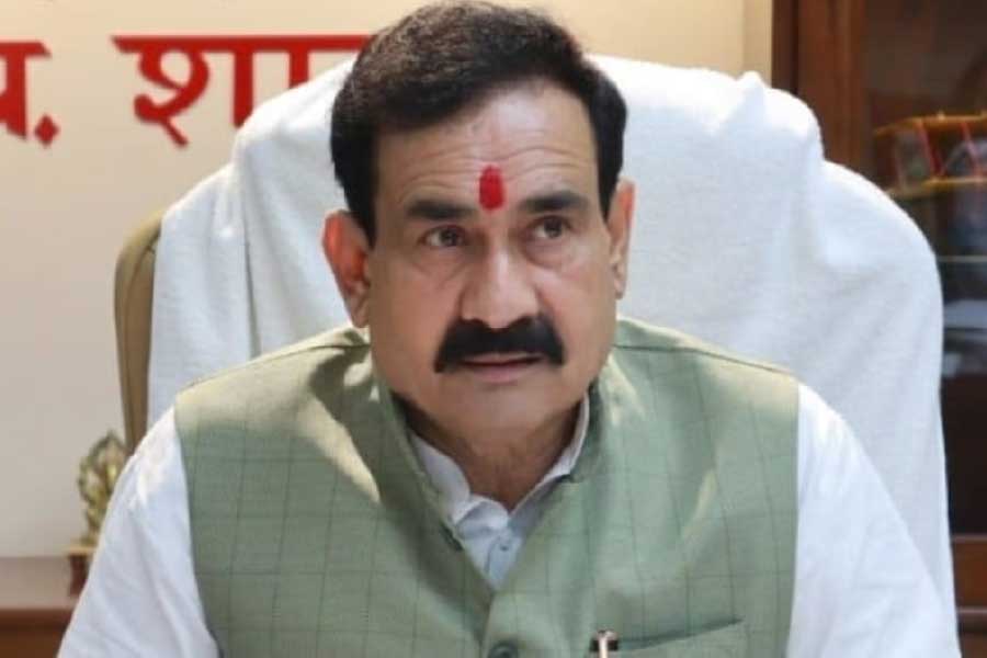 ‘জগৎ ভিশন’-এর সম্পাদক বিজয়া পাঠক নিউজলন্ড্রিকে বলেন, “আমি প্রমাণের ভিত্তিতে প্রতিবেদনটি করেছি। নরোত্তম মিশ্র বেশ বিতর্কিত চরিত্র। তার বিরুদ্ধে অনেক মামলা ছিল, তাই আমরা ভেবেছিলাম তাকে নিয়ে খবর করা উচিত। তবে এর পরও উনি আমার বিরুদ্ধে কোনও মানহানির মামলা করেননি।”