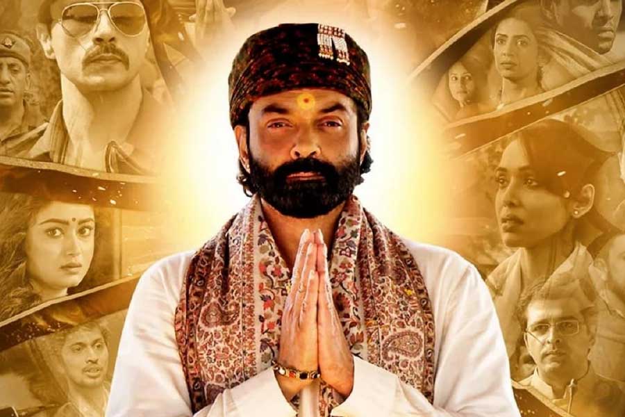 বজরং দলের কর্মীরা প্রকাশ ঝা-র ওয়েব সিরিজ় ‘আশ্রম-৩’-এর সেট ভাঙচুর করার পর নরোত্তম ওই কর্মীদের ‘দেশপ্রেমিক’ বলে অভিহিত করেন। প্রকাশ্যে প্রকাশের উপর ‘ব্যবস্থা’ নেওয়ার কথাও তিনি বলেছিলেন।