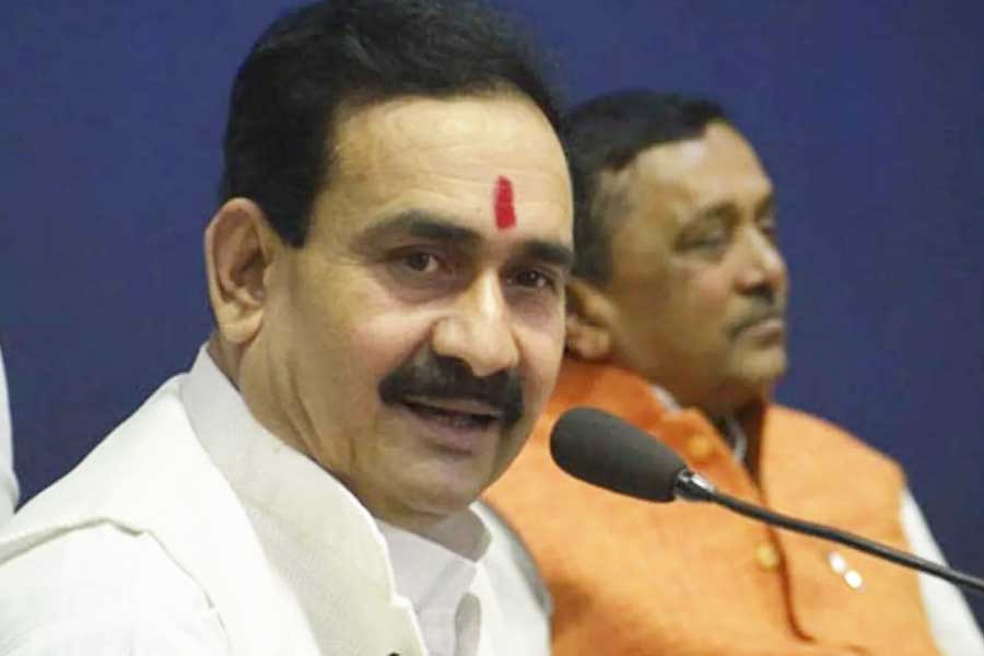 কেউ কেউ দাবি করেন, নরোত্তম প্রচার-ক্ষুধার্ত এক জন রাজনীতিবিদ। অনেকের মতে আবার তিনি ‘দোস্তন কা দোস্ত’। হাজারো বিতর্কের মধ্যেও মধ্যপ্রদেশের মুখ্যমন্ত্রী শিবরাজ সিংহ চৌহানের মন্ত্রিসভার এক জন ‘গুরুত্বপূর্ণ খেলোয়াড়’ হিসাবেই বিবেচিত হন নরোত্তম। কেন্দ্রীয় স্বরাষ্ট্রমন্ত্রী অমিত শাহ-ঘনিষ্ঠ বলেও নাম আছে নরোত্তমের।