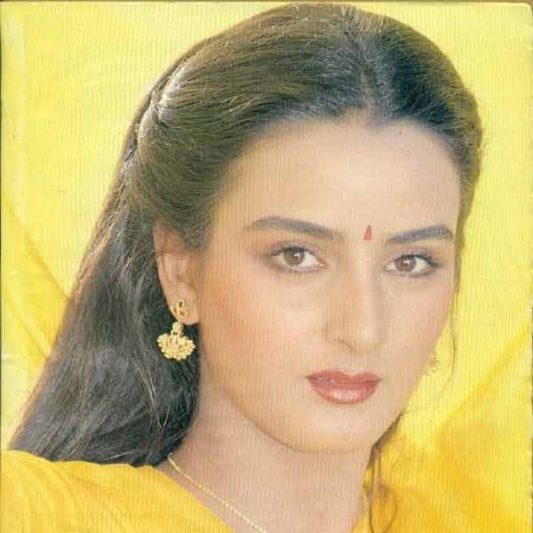 ফারার আসল নাম ফারা নাজ হাশমি। ১৯৮৫ সালে মাত্র ১৭ বছর বয়সে পরিচালক যশ চোপড়ার হাত ধরে তিনি ইন্ডাস্ট্রিতে আসেন। তার পর রাজেশ খন্না, ঋষি কপূর, অনিল কপূর, সানি দেওল, সঞ্জয় দত্ত, গোবিন্দ এবং আমির খানের মতো বলি তারকাদের সঙ্গে কাজ করেছেন তিনি। প্রসেনজিৎ চট্টোপাধ্যায় এবং মিঠুন চক্রবর্তীর মতো টলিউড ইন্ডাস্ট্রির নায়কের সঙ্গেও অভিনয় করার সুযোগ পেয়েছেন ফারা।