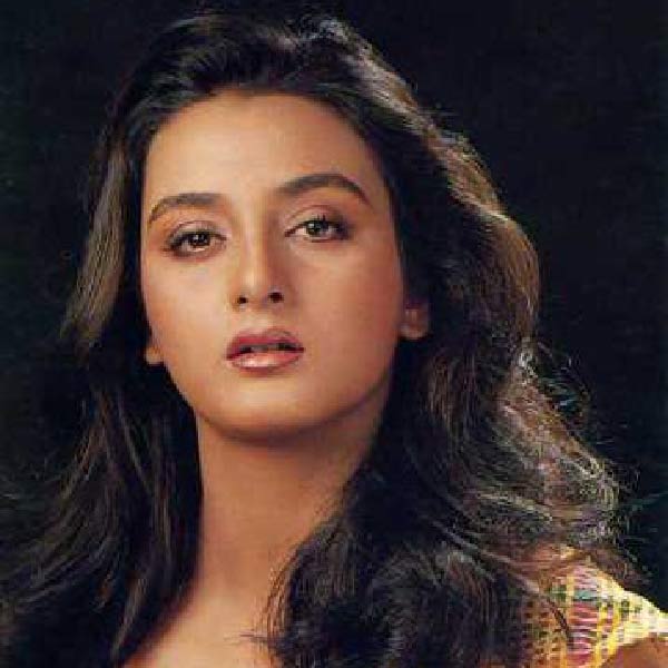 ফারার সম্পর্কে জানতে পেরেই ঘোর আপত্তি জানান দারা। বাড়ির বৌ অভিনয় করবেন, তা কিছুতেই মানতে রাজি হননি তিনি। অন্য দিকে, ফারার বাড়ি থেকেও অমত ছিল। বলিপাড়ায় ফারার যেমন পরিচিতি ছিল, সেই তুলনায় বিন্দু তেমন জনপ্রিয় ছিলেন না। তাই ফারার বাড়ি থেকেও এই বিয়েতে মত দেওয়া হয়নি। বিয়েতে দুই পরিবারের অমত থাকায় ফারা এবং বিন্দু কথা বলা বন্ধ করে দেন।