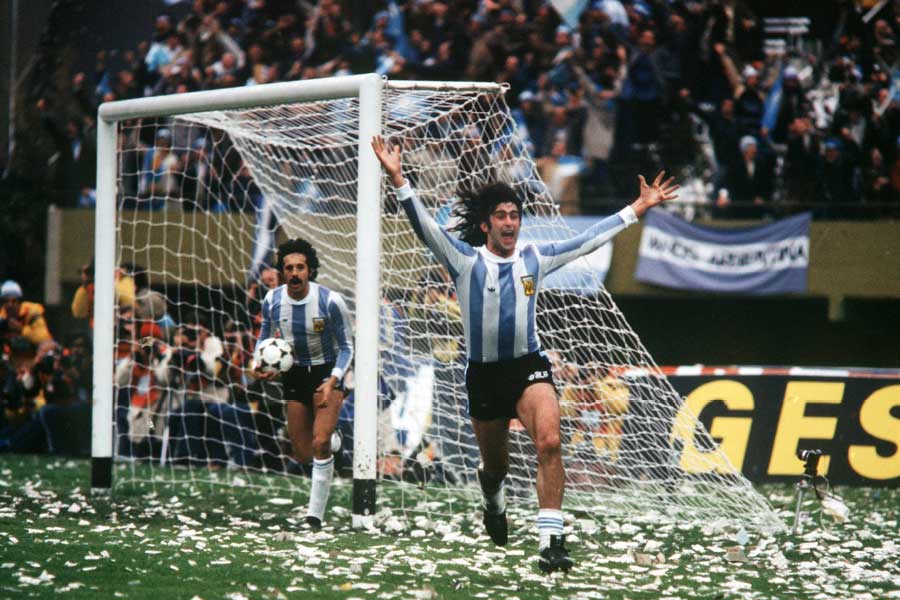 ’৭৮ বিশ্বকাপে চ্যাম্পিয়ন হয়েছিল আর্জেন্টিনা! যে হেতু ’৭৮ বিশ্বকাপের ফাইনালে ওঠা দুই দলের সঙ্গে এ বারের বিশ্বকাপের ফাইনালে ওঠা দুই দলের বেশ কিছু সাদৃশ্য রয়েছে, তাই কাপ জয় নিয়ে আশাবাদী হতেই পারেন আর্জেন্টিনার সমর্থকেরা।