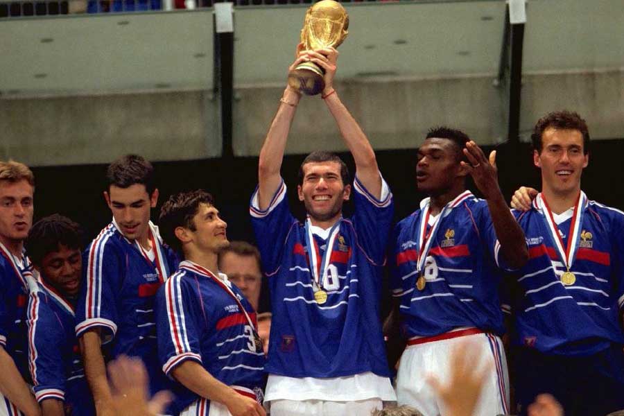 তবে এমন পরিসংখ্যান ফ্রান্সেরও রয়েছে। যেমন, ১৯৯৮ বিশ্বকাপে প্রথম বিশ্বকাপ জেতে ফ্রান্স। সে বিশ্বকাপের সেমিফাইনালে ক্রোয়েশিয়াকে ২–১ গোলে হারিয়েছিল তারা। জোড়া গোল করেছিলেন ফ্রান্সের ডিফেন্ডার লিলিয়ান থুরাম। তার ঠিক ২০ বছর পর ২০১৮ সালে বিশ্বকাপের সেমিফাইনালে বেলজিয়ামের মুখোমুখি হয় ফ্রান্স। ১–০ জয়ে ওঠে ফাইনালে। সেমিফাইনালে ফ্রান্সের হয়ে গোলটি করেছিলেন ডিফেন্ডার স্যামুয়েল উমতিতি। সে বারও ফ্রান্সই চ্যাম্পিয়ন হয়েছিল।