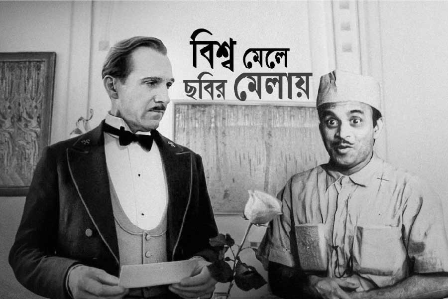 ‘গ্র্যান্ড বুডাপেস্ট হোটেল’-এর রেফ ফাইন্‌জ অভিনীত একটি দৃশ্যের সঙ্গে রবি ঘোষের ‘গল্প হলেও সত্যি’ ছবির একটি দৃশ্য মেলানো হয়েছে।