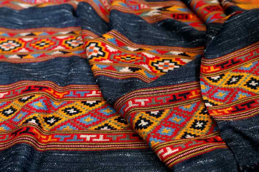  হিমাচল প্রদেশে তৈরি এই কুলু শাল একেবারেই মসৃণ নয়।