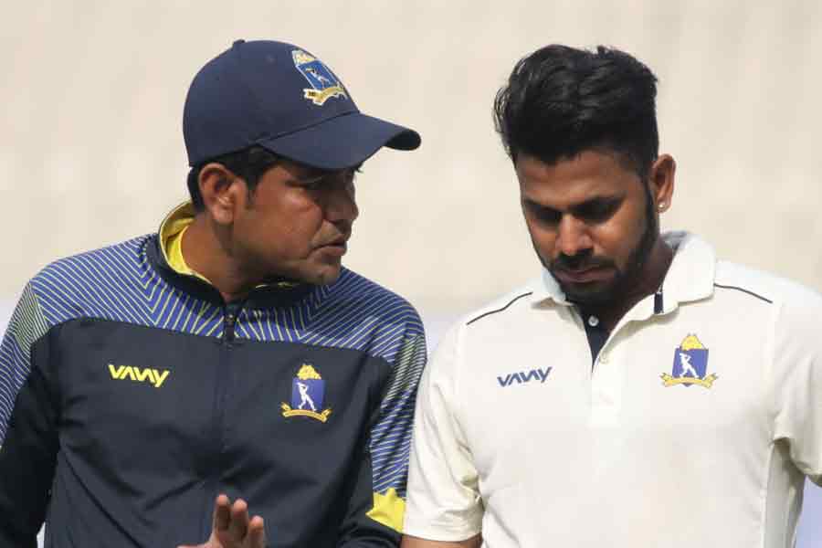 Bengal Coach Laxmi Ratan Shukla and Captain Manoj Tiwary