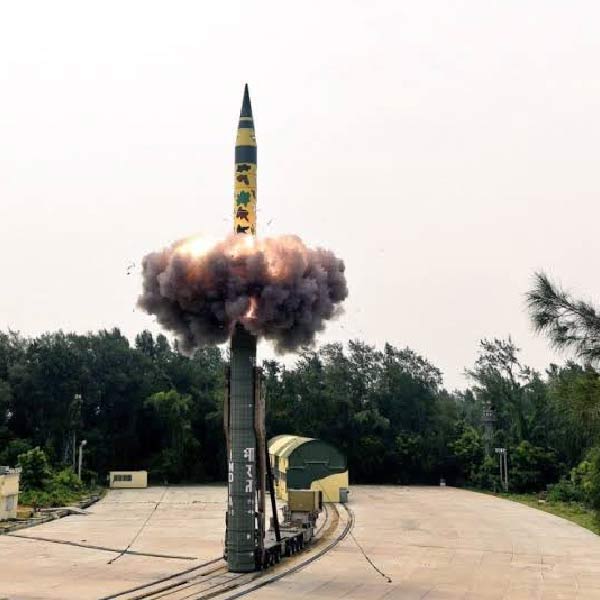 অগ্নি-৫-এর মাধ্যমে পরমাণু হামলাও চালানো যাবে। ১,৫০০ কেজি পরমাণু অস্ত্র বহন করতে সক্ষম এই অগ্নি-৫।    