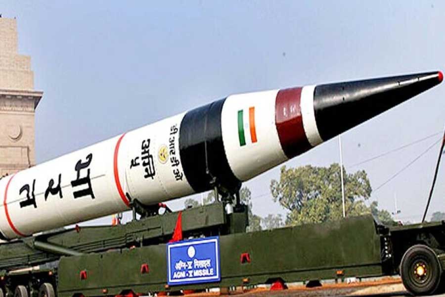 এই ক্ষেপণাস্ত্রকে চলমান উৎক্ষেপণ যানের মাধ্যমে উৎক্ষেপণ করা যাবে। অগ্নি-৫-এর দৈর্ঘ্য সাড়ে ১৭ মিটার। পরিধি ২ মিটার। ক্ষেপণাস্ত্র প্রতিরোধী অ্যান্টি ব্যালিস্টিক মিসাইল সিস্টেমকেও ধোঁকা দিতে সক্ষম এটি।