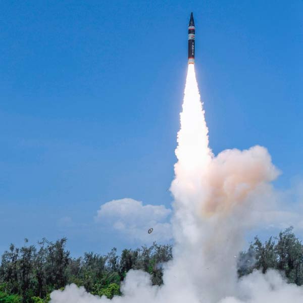 তবে রিপোর্ট বলছে, ডিএফ-২৬-এর থেকে অগ্নি-৫-এর গুণমান অনেক ভাল। হালকা বোঝা নিয়ে সেটি প্রায় ৮০০০ কিলোমিটার দূরে লক্ষ্যবস্তুতে আঘাত হানতে পারে। 