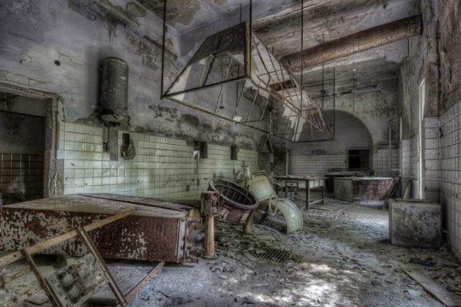 এর পর আবার ১৭৭৬ থেকে আবার এই দ্বীপকে ব্যবহারের সিদ্ধান্ত নেয় তৎকালীন ভেনিস প্রশাসন। এর পর ১০০ বছরেরও বেশি সময় ধরে এই দ্বীপটি হয়ে ওঠে প্লেগ এবং অন্যান্য রোগে আক্রান্তদের জন্য একটি নিভৃতবাস কেন্দ্র বা ‘লাজারেটো’।