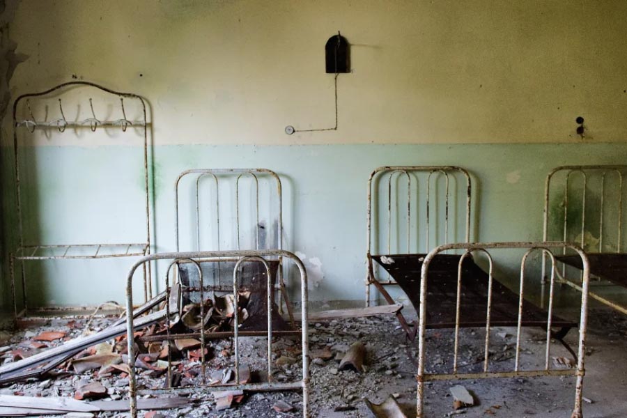 পরে সেই নিভৃতবাস কেন্দ্রকে পরিণত করা হয় একটি মানসিক হাসপাতালে। কিন্তু ১৯৬৮ সালে হঠাৎ করেই ওই মানসিক হাসপাতাল বন্ধ করে দেওয়ার সিদ্ধান্ত নেয় প্রশাসন। রাতারাতি খালি করে দেওয়া হয় ওই দ্বীপ।