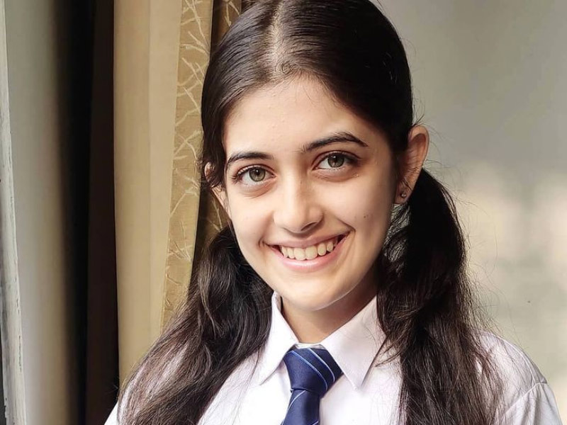 কোটায় থেকে বাকিদের সঙ্গে মিনালও আইআইটি-তে ভর্তির প্রস্তুতি নিচ্ছিলেন। স্কুলের গণ্ডি পেরোনোর আগেই চলছিল বৃহত্তর জীবনের প্রস্তুতি। আর মিনাল ছিলেন আক্ষরিক অর্থেই আইআইটি-র যোগ্য। কারণ দিন-রাত বই নিয়ে থাকতেই তিনি ভালবাসতেন।