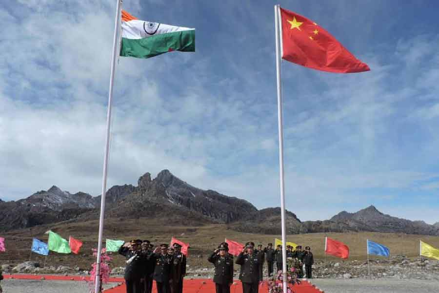 ১৯৫৪ সালে ‘নর্থ ইস্ট ফ্রন্টিয়ার এজেন্সি’ (এনইএফএ) নামে পরিচিত ছিল এখনকার অরুণাচল প্রদেশ। ১৯৬২ সালে ভারত-চিন যুদ্ধের সময় অরুণাচলের অধিকাংশ এলাকা দখল করে নেয় চিন। যুদ্ধে জয় ঘোষণার পর ম্যাকমাহন লাইন থেকে চিন সৈনিকরা ফিরে যান। 