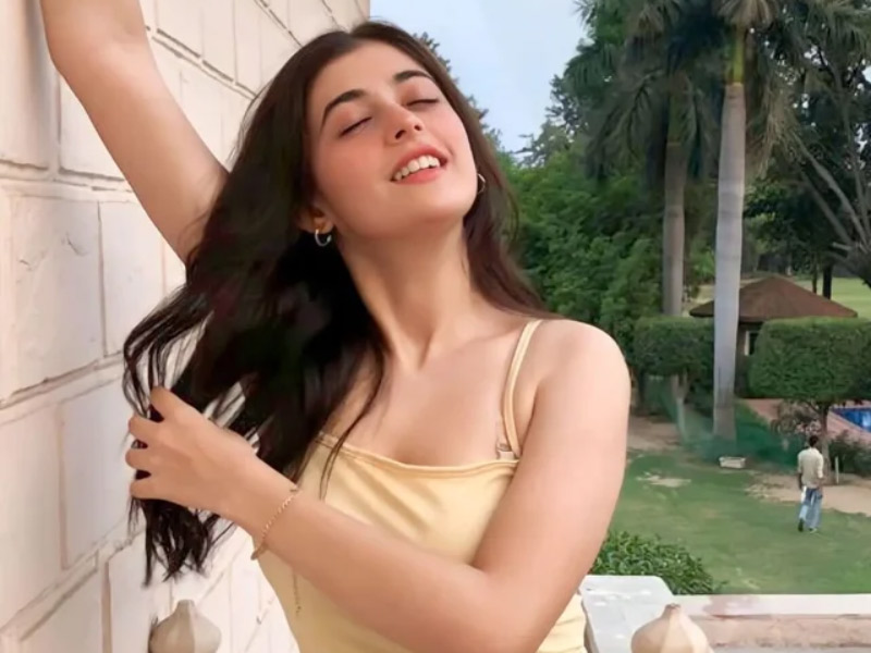 শুধু অভিনয় নয়, উরভির আরও গুণ আছে। তিনি বর্তমানে বি.কম পড়ছেন। মুম্বই চলে আসার আগে তিনি লন টেনিস খেলতেন। জাতীয় স্তরে লন টেনিস খেলে এসেছেন উরভি। তবে বিনোদনের ছায়ায় খেলাধুলার সেই কেরিয়ার ঢাকা পড়ে গিয়েছে।