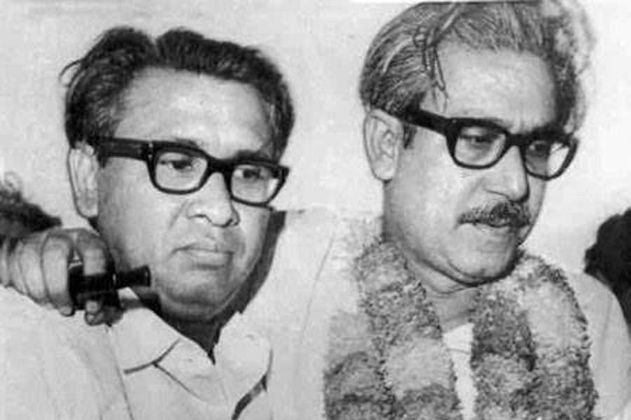 ১৯৫৫ সালে ২১ দফা দাবিতে স্বায়ত্বশাসনের জন্য আন্দোলন শুরু করেন মুজিব।
