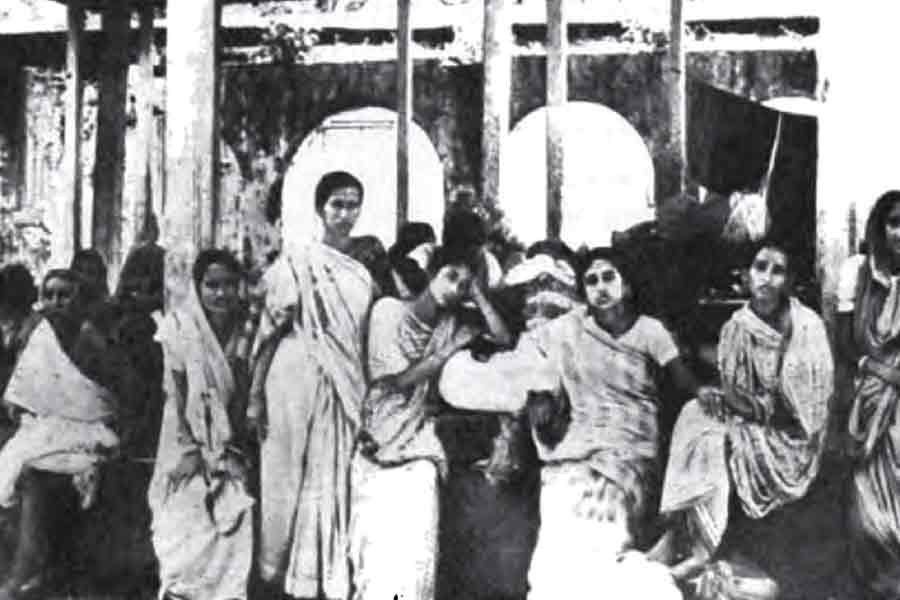 ১৯৭১-এর জুন মাস থেকেই মুক্তিযোদ্ধাদের নানা ধরনের সাহায্য দিতে শুরু করে ভারতীয় সেনা। কিন্তু সরাসরি যুদ্ধে অংশ নেয় ৩ ডিসেম্বর থেকে। ১৬ ডিসেম্বর পূর্ব পাকিস্তানের মাটিতে পশ্চিমের আগ্রাসনের পতন ঘটে।