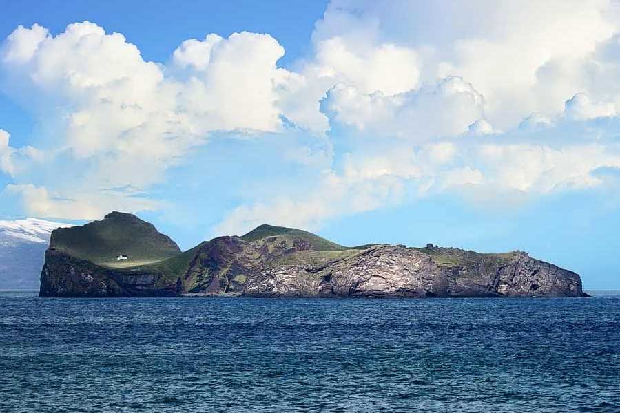 ভেস্টমানাইয়ার আর্কিপিলাগোর একটি বিচ্ছিন্ন অংশ এই এলিডে দ্বীপ। ৩০০ বছর আগে নাকি এই দ্বীপে জনবসতি ছিল। পাঁচটি পরিবার থাকত এই দ্বীপে। 