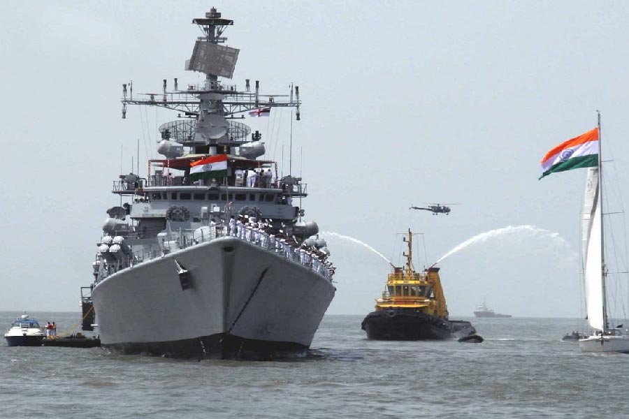 এ ছাড়াও এই যুদ্ধজাহাজে রয়েছে ৭০ কিমি মাঝারি পাল্লার ‘সার্ফেস টু এয়ার’ (স্থলভাগ থেকে আকাশসীমা) ক্ষেপণাস্ত্র ছোড়ার ব্যবস্থা, টর্পেডো, রকেট লঞ্চার ও নানা ধরনের বন্দুক। জাহাজে রয়েছে বিভিন্ন ধরনের রেডার। 