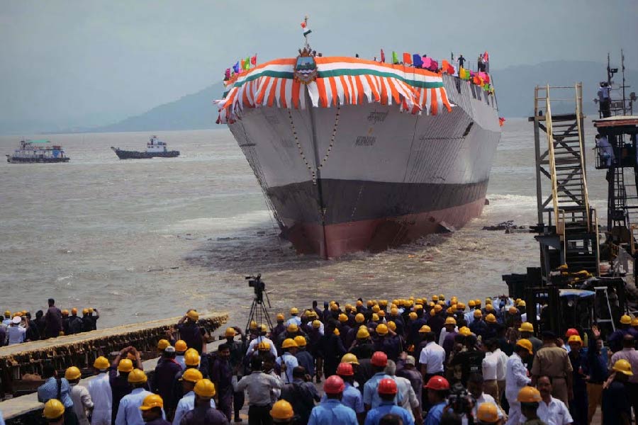 এই প্রকল্পের অধীনে তৈরি অপর দুই রণতরী আইএনএস ইম্ফল ও আইএনএস সুরতকে নৌবাহিনীতে অন্তর্ভুক্ত করা হতে পারে ২০২৩-২৪ সালে। 