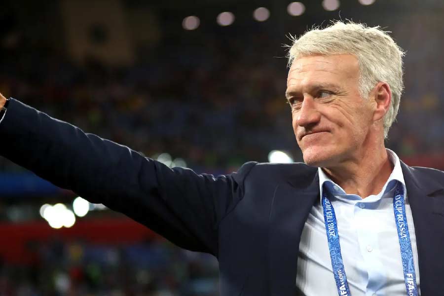 পরে তিনি নিজের খেলা আরও এক ক্লাব মার্সেইয়ের কোচ হিসাবে যোগ দেন। ২০০৯-১০ মরসুমে ‘লিগ ওয়ান’ শিরোপা জেতে এই দল। ২০১০ থেকে টানা তিন বছর সেই ক্লাবকে ‘কুপ দ্য লা লিগ’-এর শিরোপা জিততে সাহায্য করেন।