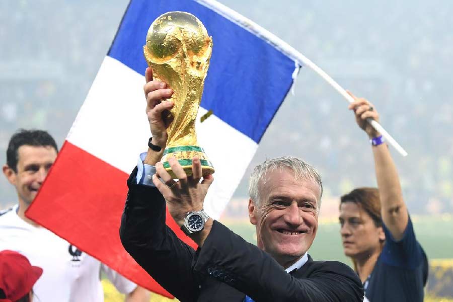 ২০১৮ সালের বিশ্বকাপের মঞ্চে আবার ফ্রান্সের তরুণ দলকে নিয়ে লড়াইয়ে নেমেছিলেন দেশঁ। ফাইনালে ক্রোয়েশিয়াকে হারিয়ে সে বছরের বিশ্বকাপে চ্যাম্পিয়ন হয় ফ্রান্স।