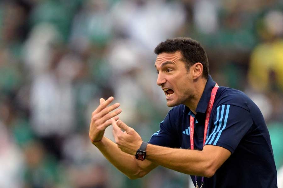 রাশিয়া বিশ্বকাপে আর্জেন্টিনার ব্যর্থতার পর স্কালোনি এবং পাবলো আইমারকে বছরের শেষ পর্যন্ত সাময়িক কোচের জায়গা দেওয়া হয়।