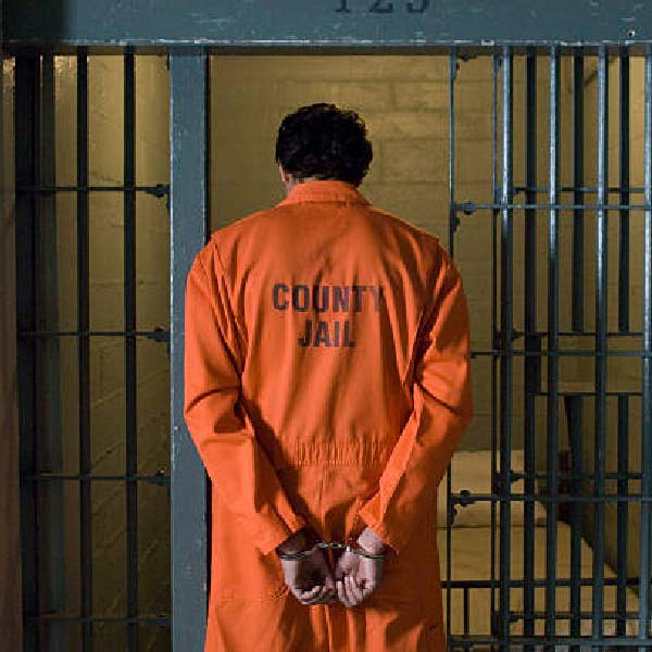 বর্তমানে জেল হেফাজতে রয়েছেন ডেভিড। তাঁর মামলা এখনও বিচারাধীন।