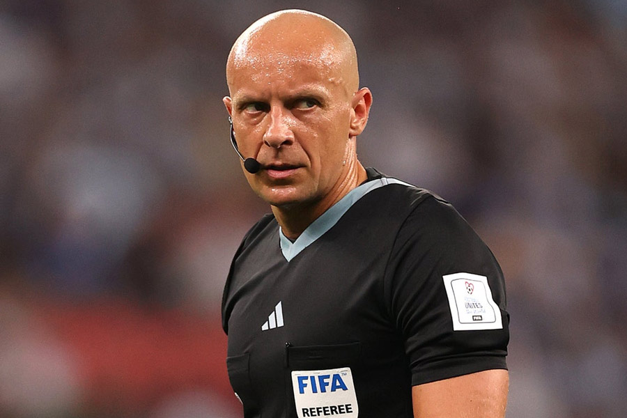 ফাইনাল ম্যাচের জন্য মার্সিনিয়াককে বেছে নিয়েছেন ফিফা রেফারি কমিটির চেয়ারম্যান পিয়ারলুইগি কলিনা।