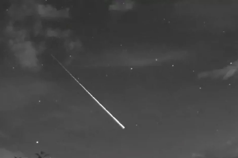 ২০২০ সালের এপ্রিলে তুরস্কের ইস্তানবুল এবং উত্তর পশ্চিমের শহরগুলিতে দেখা গিয়েছিল আলোর সারি। অনেকেই মনে করেছিলেন, ভিন‌্‌গ্রহীরা বুঝি নামল পৃথিবীতে! সে রকম আদতে কিছুই নয়। সেই আলোও ছিল ইলন মাস্কের সংস্থা স্পেসএক্সের পাঠানো উপগ্রহের।