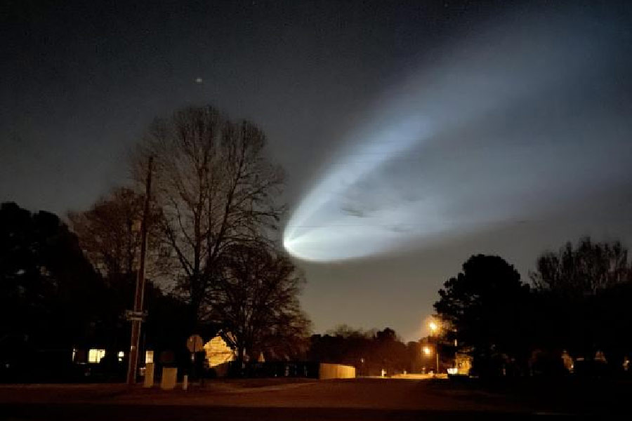 আমেরিকার নেভাদা, অ্যারিজোনা, সান ফ্রান্সিসকো থেকেও দেখা গিয়েছিল সেই আলো। একের পর এক ফোন গিয়েছিল থানায়। পুলিশ ফোন ধরতে ধরতে ক্লান্ত হয়ে পড়ে। 