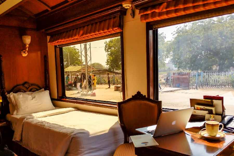 মহারাজা এক্সপ্রেস ট্রেনে একসঙ্গে ৮৮ জন যাত্রী সফর করতে পারে। যাত্রীদের থাকার জন্য ৪ ধরনের রুমের ব্যবস্থা রাখা হয়েছে। প্রতিটি রুমের সাজসজ্জায় রাজকীয় ভাব ধরা পড়ে।