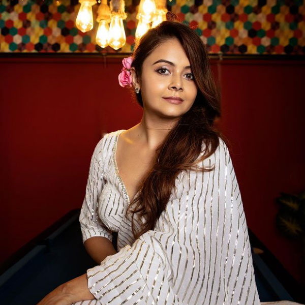 স্টার প্লাস চ্যানেলে জনপ্রিয় ধারাবাহিক ‘সাথ নিভানা সাথিয়া’-র মুখ্য চরিত্রে অভিনয় করেছেন দেবলীনা। ২০১০ থেকে ২০১৭, দীর্ঘ সাত বছর চলে এই ধারাবাহিক।