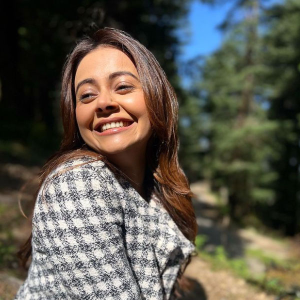 ২০১২ সালে গিয়া মানেকের পরিবর্তে ‘সাথ নিভানা সাথিয়া’-তে ‘গোপী বহু’ চরিত্রে বাছা হয় দেবলীনাকে। তাঁর কেরিয়ারের মোড় ঘুরে গিয়েছিল সেদিনই।