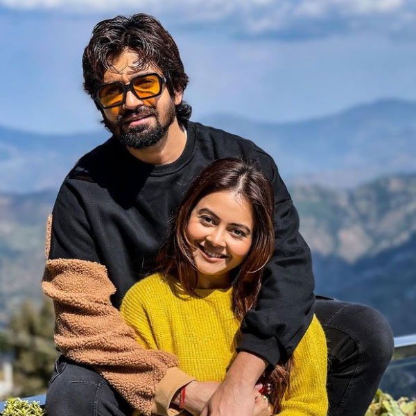 শুধু ধারাবাহিক নয়, রিয়েলিটি শো-এর জগতেও দাগ কেটেছেন দেবলীনা। ‘বিগ বস’-এর পর পর তিনটি সিজ়নে তাঁকে প্রতিযোগী হিসাবে দেখা গিয়েছে। এমন নজির বেশ বিরল।